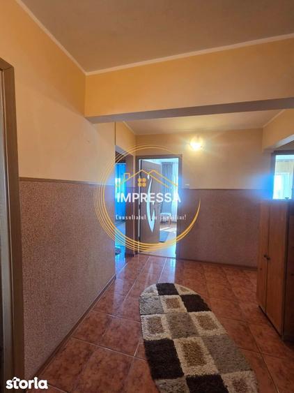 Se vinde apartament 4 camere, pozi?ie foarte buna 91.0000e etaj 2 - 1