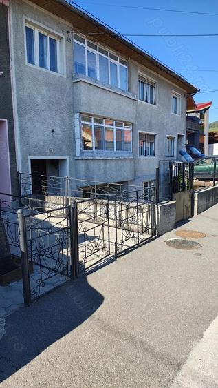 Casa spa?ioasa cu 9 camere, 800 mp teren zona centrala Or?ova - 1