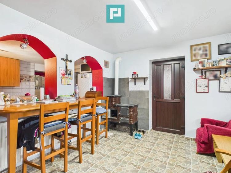 Casă cu 4 camere cu Teren 2812 Mp în Iratoșu