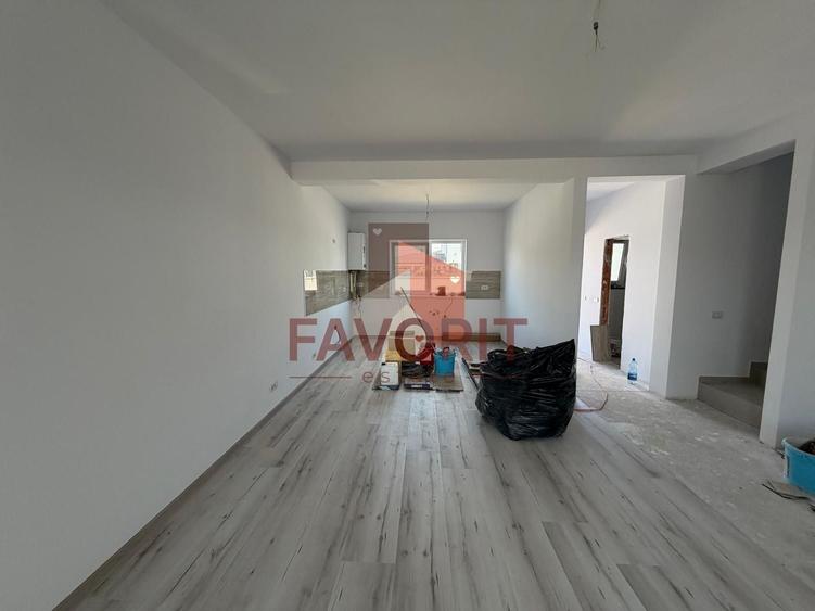Duplex cu 4 camere cu Canalizare în Săcălaz
