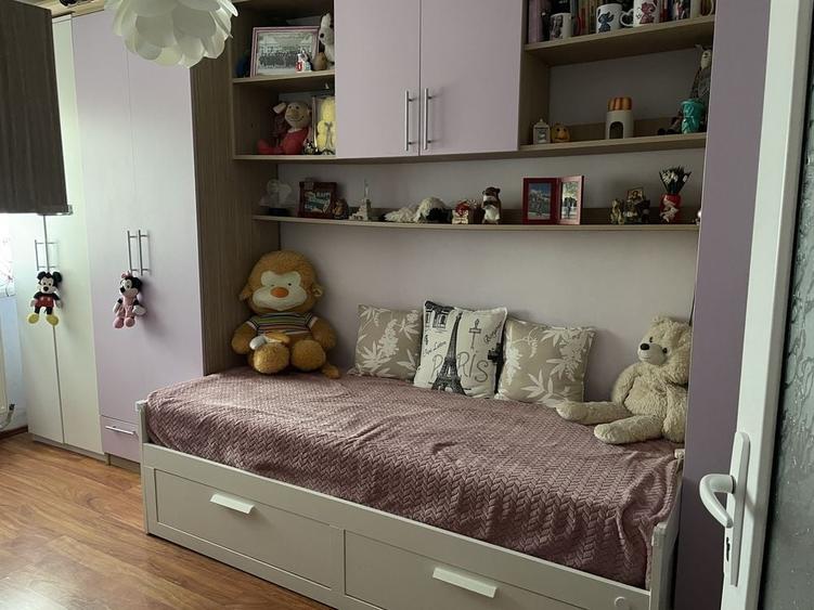 Apartament cu 3 camere semidecomandat în Sârbi