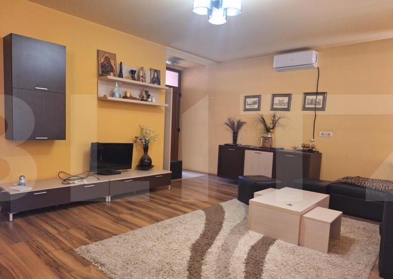 Casa compusa din doua apartamente, de vanzare, cu 8 camere, - 1