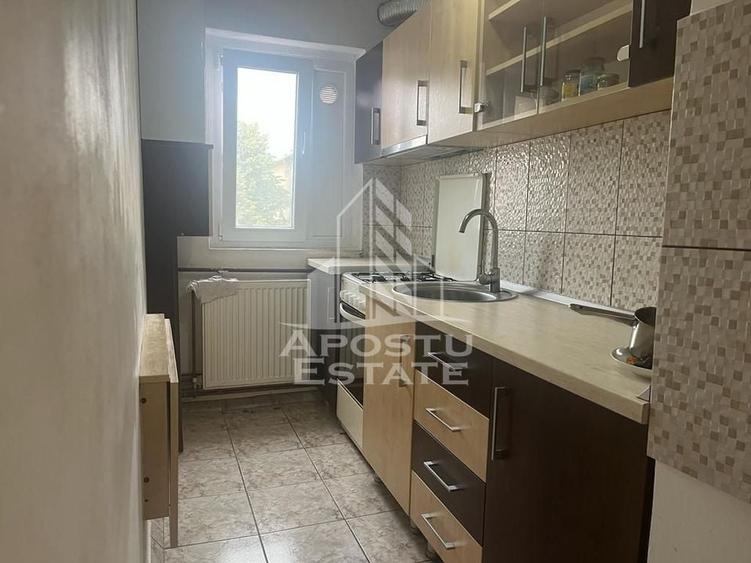 Apartament cu 3 camere de vanzare, centrala proprie, zona Dambovita - 6