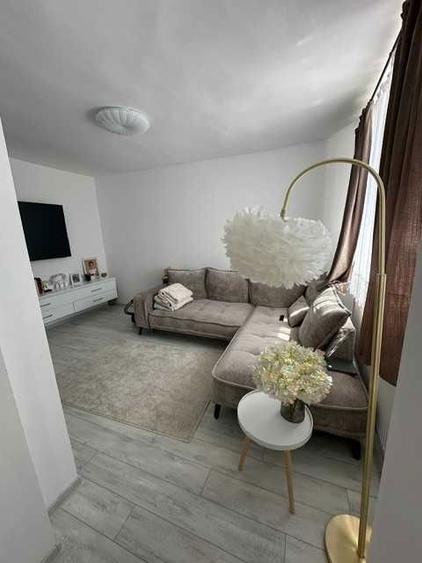 Vand sau schimb casa zona Titulescu - 1