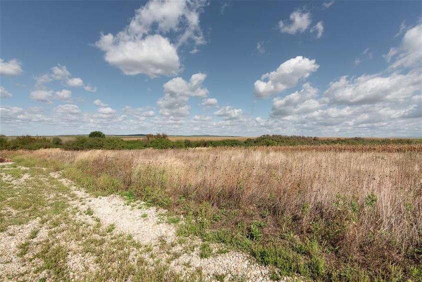 Teren intravilan in Rontau - 1