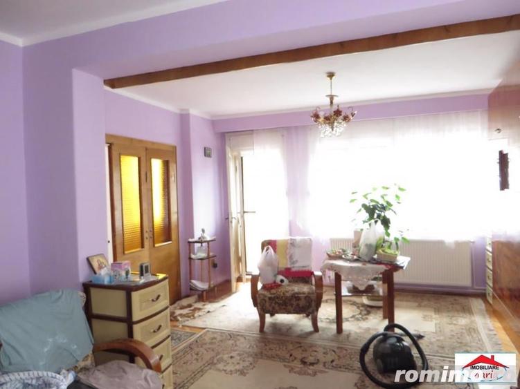 Casă cu 7 camere cu Teren 195 Mp în Semicentral
