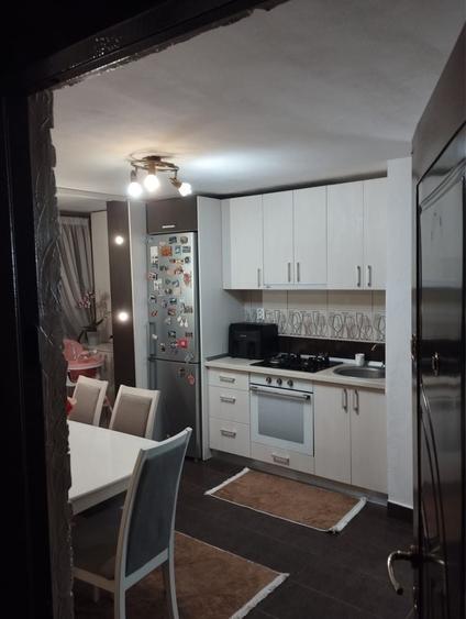 Proprietar - vand apartament 2 camere decomandat, etaj 1, zona Big, str St. O. Iosif colt cu Violetelor - 3
