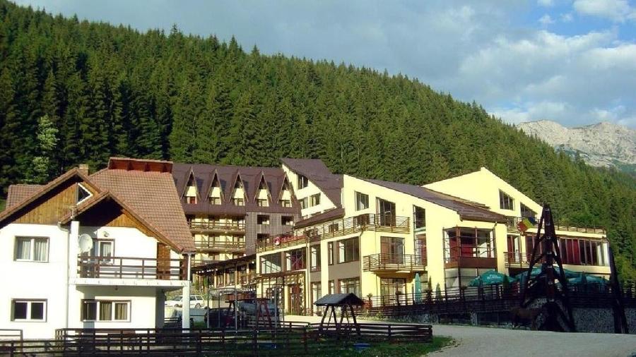 MOIECIU -  BRAN - HOTEL DE VANZARE - 9