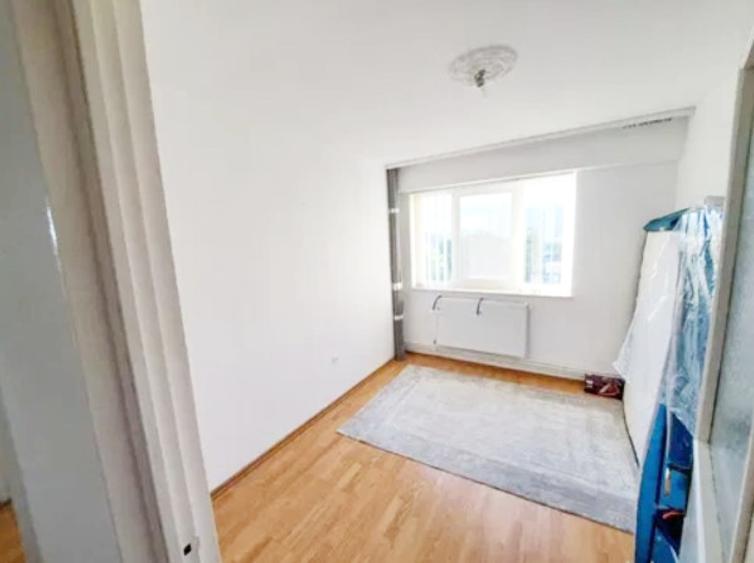 Apartament cu 3 camere decomandat în Casa de Cultură
