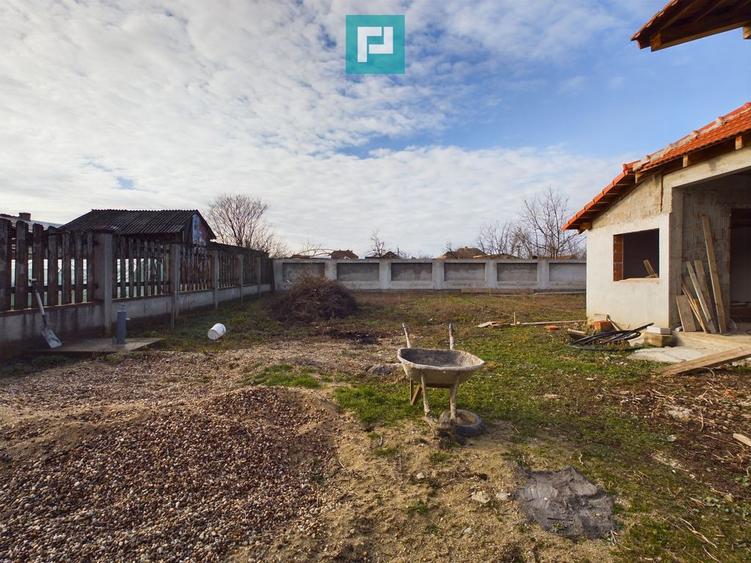 Casa cu 4 camere + anexe in ?ofronea - 9