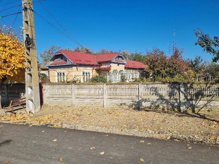 Vand Casa 4 camere Farcasele Olt - 2