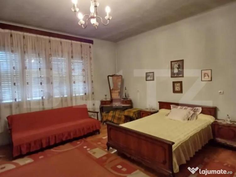 Casa renovabila cu 2 spatii comerciale, 416.6 mp, teren de 7 - 4