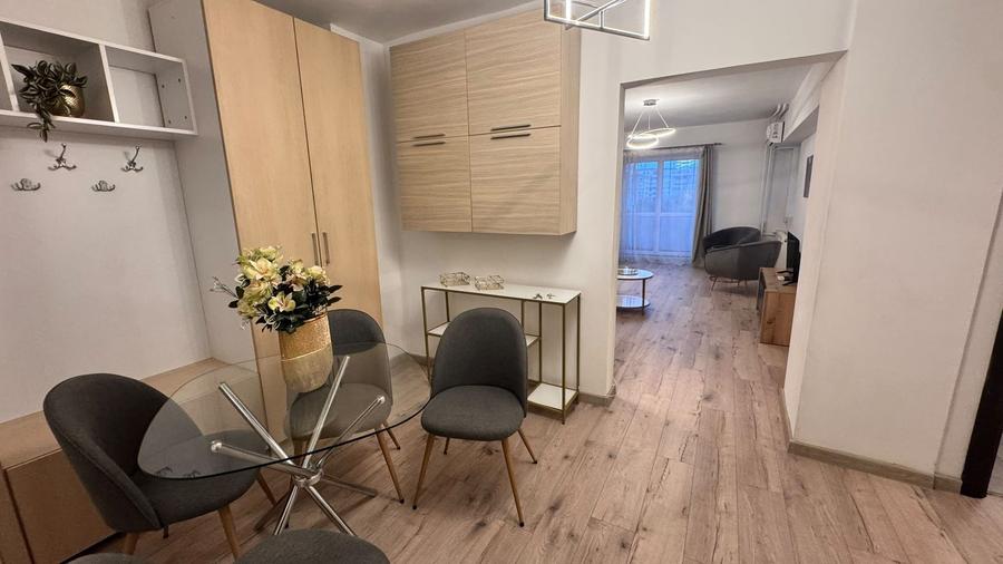 Apartament cu 2 camere decomandat, mobilat în Centrul Civic
