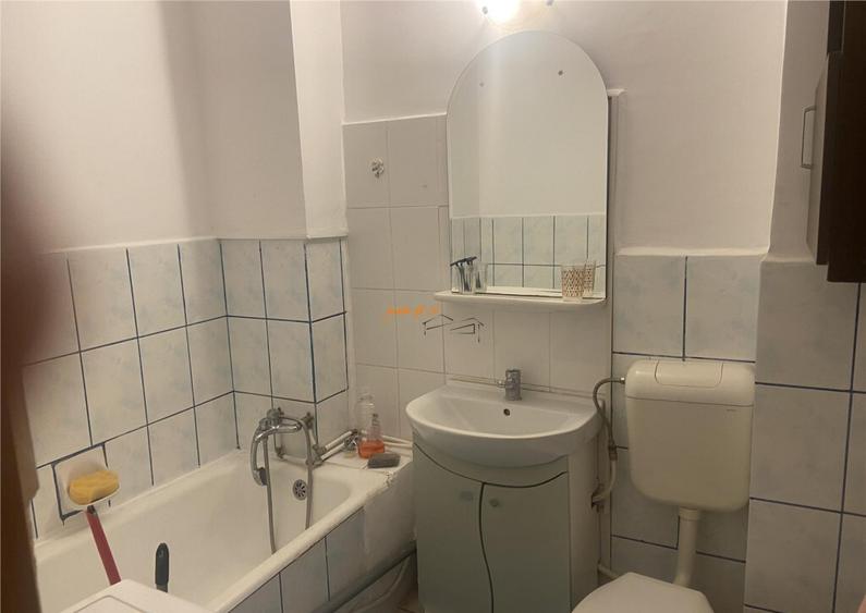 Garsoniera , zona B-dul Independentei , et 2 , 32 mp , decom - 8