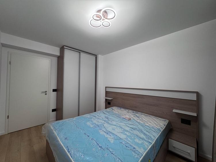 Apartament cu 2 camere decomandat, mobilat în Tractorul
