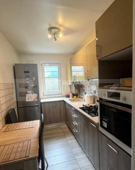 Apartament de vanzare, cu 3 camere decomandat, 65 mp, zona A