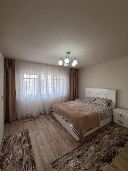 Inchiriez apartament 3 camere Micro 4 - 6