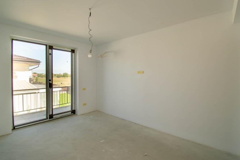 Vila alipita, impecabil executata, teren 350mp, preechipare AC - 24