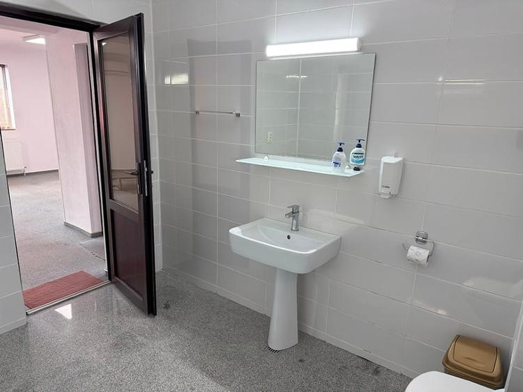 Cladire pretabila birouri, magazin online, sali de curs etc - 11