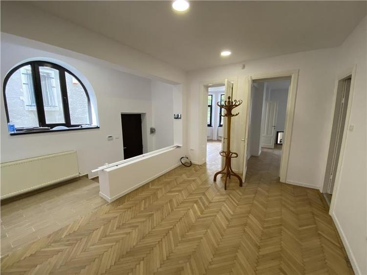 Vila de inchiriat in zona Capitale, office/rezidenta - 7