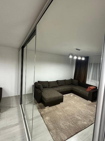 Apartament cu 4 camere decomandat, mobilat în Sebastian