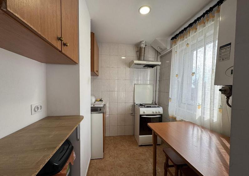 1 cam, etaj 1, 27 mp, renovata, C.T. proprie, mobilata,utilata, Cuza V - 25