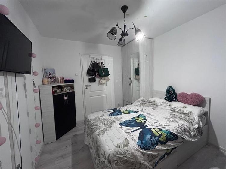 Apartament cu 3 camere decomandat, mobilat în Calea București