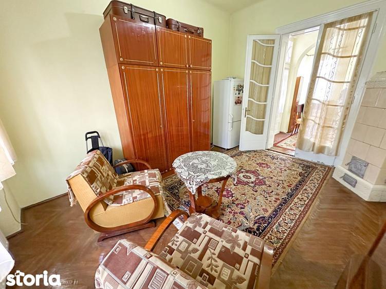 Casă cu 5 camere cu Teren 990 Mp în Central