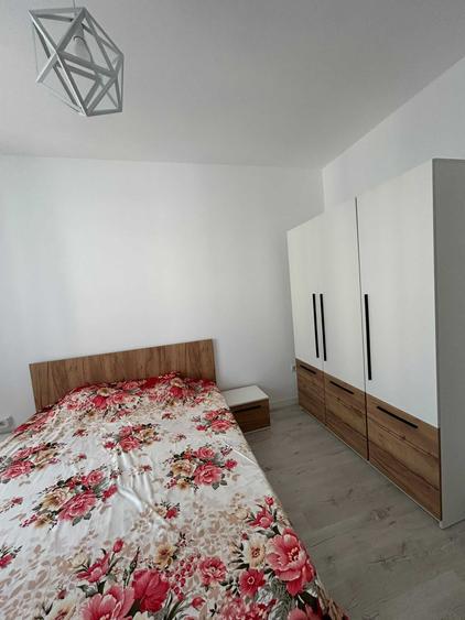 Apartament cu 2 camere decomandat în Roșu