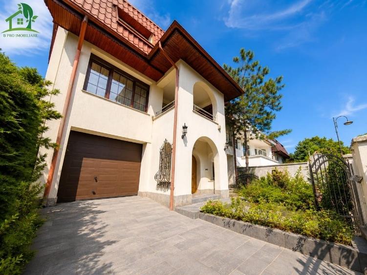 Casă individuală cu 10 camere cu Canalizare în Primăverii
