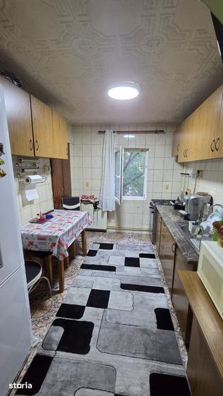 Apartament cu 3 camere în Micro 16