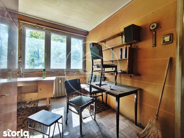 Apartament cu 3 camere semidecomandat în Centru Civic