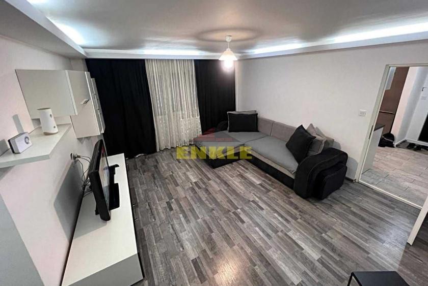 Apartament cu 2 camere semidecomandat, mobilat în Central