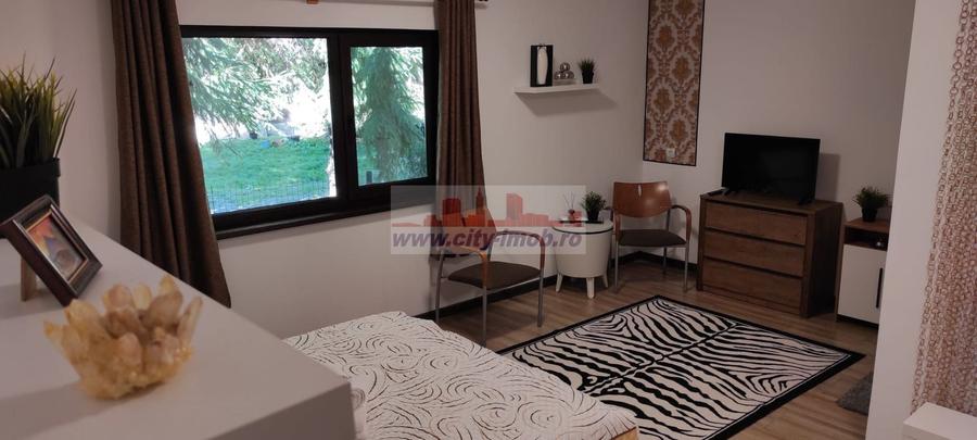 Casă individuală cu 5 camere cu Piscina în Sătic