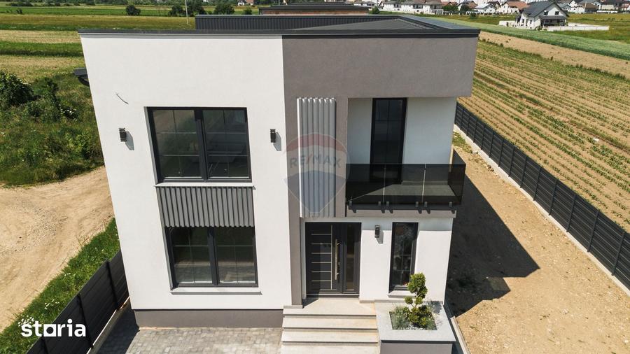Casă cu 4 camere cu Teren 240 Mp în Central