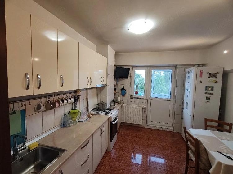 Apartament cu 2 camere decomandat în Drumul Taberei