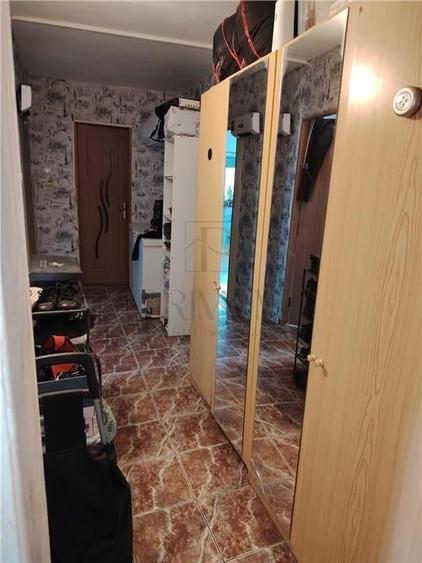 Apartament cu 4 camere decomandat, mobilat în Aeroport