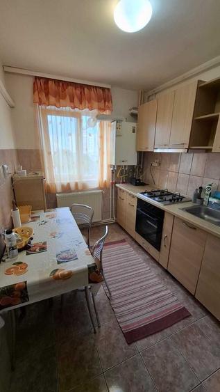 Apartament cu 2 camere decomandat, mobilat în Central