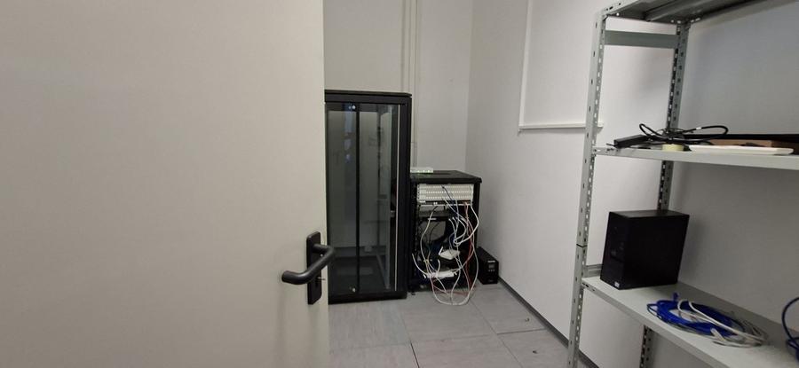 Birou, de 258 mp, în Central