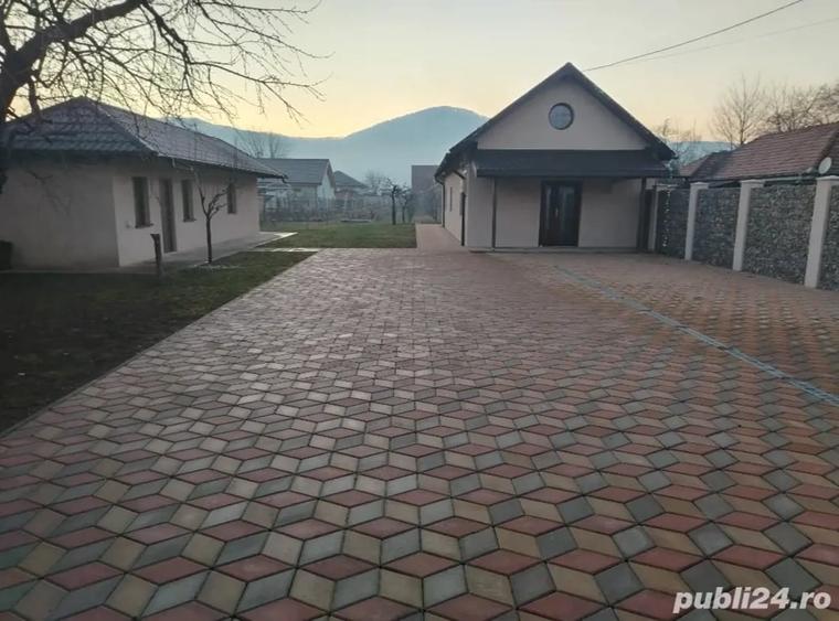 Casă cu 6 camere în Central