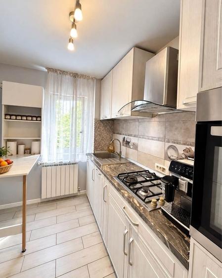 Apartament cu 3 camere semidecomandat în Brazda lui Novac