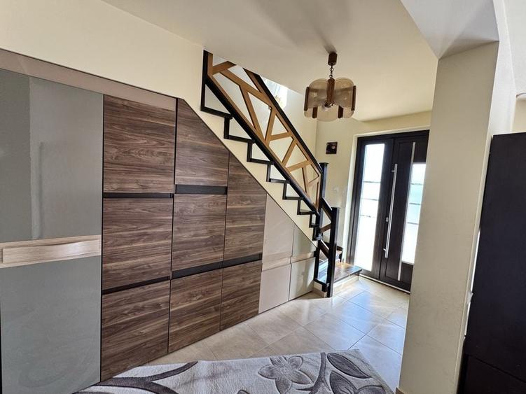 Casă cu 4 camere în Sântandrei
