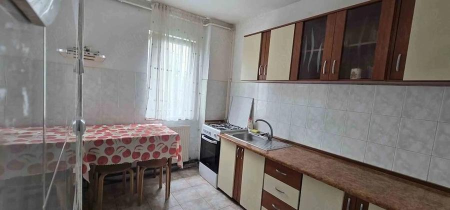 Apartament cu 2 camere semidecomandat în Centrul Civic