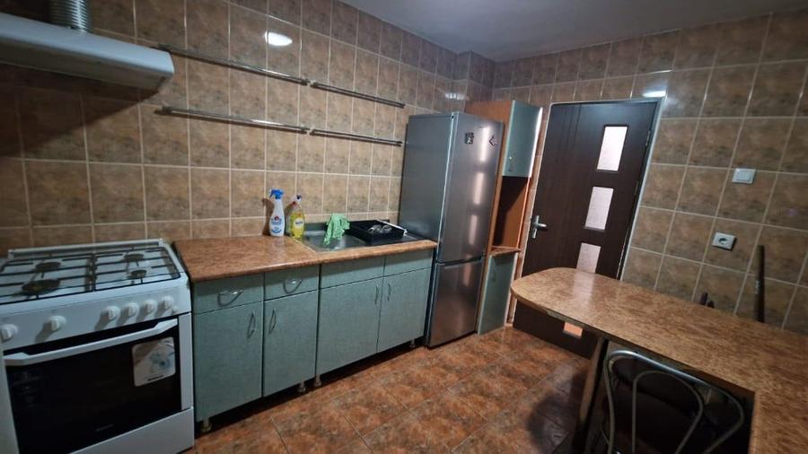 Apartament cu 3 camere semidecomandat în Brazda lui Novac
