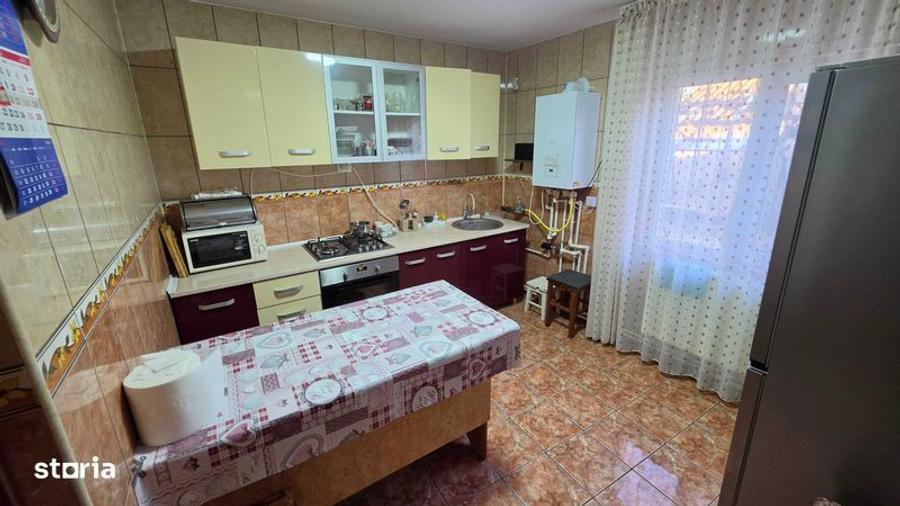 Casă cu 4 camere cu Teren 1000 Mp în Independența