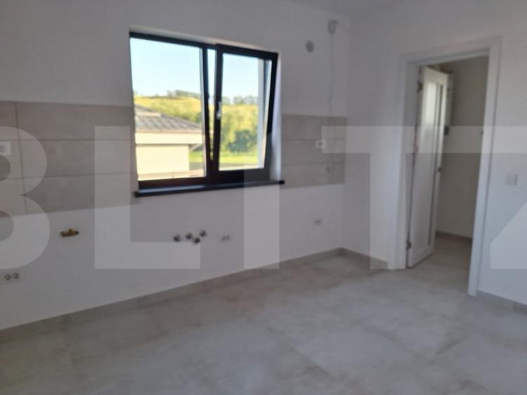 Casă cu 4 camere cu Teren 533 Mp în Curtești