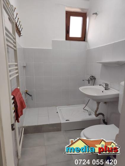 Apartament cu 3 camere semidecomandat în Dunărea