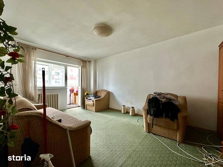 Apartament cu 3 camere decomandat în Drumul Taberei