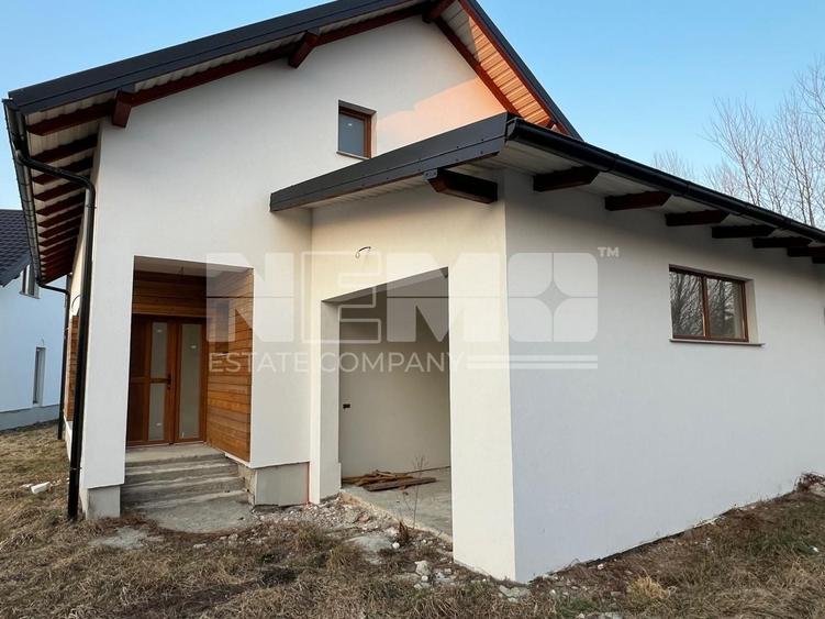 Casă individuală cu 4 camere cu Canalizare în Central