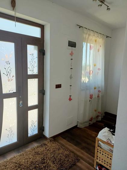 Casă cu 4 camere în Tărian